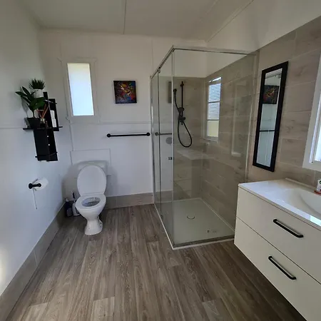 Entire 3 Bedroom House 2000 M2 - 5 Mins Walk To Torquay Beach, Hervey Bay Exterior photo